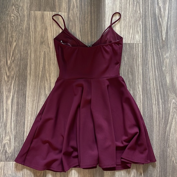 XS Burgundy Dress with Pockets - Picture 2 of 2